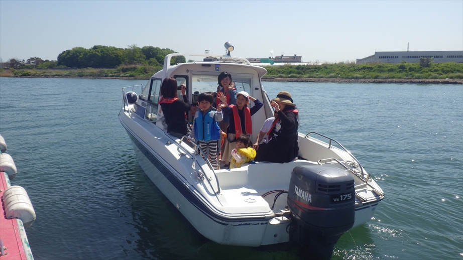 別れを惜しみつつ・・・楽しそうに出航でーす！！いってらっしゃーい！