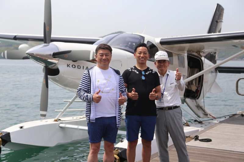 飛空艇の前で。楽しんできます！