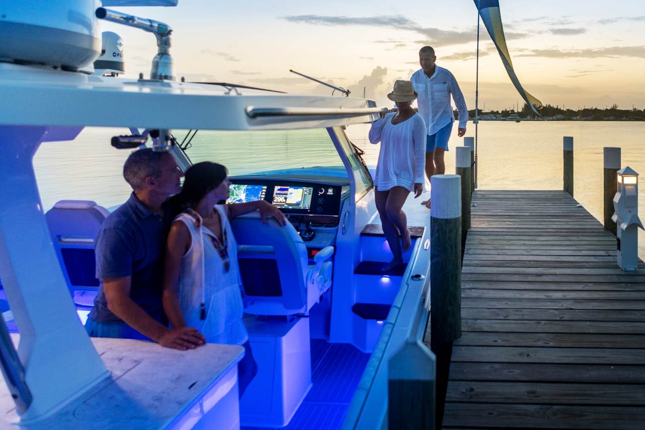 Boarding or disembarking at high docks will forever be a breeze on the 38 SAV thanks to the raised starboard side boarding access. A flat non-skid area leads to teak steps, and hardtop mounted handrails make for easy access to the boat or dock.
